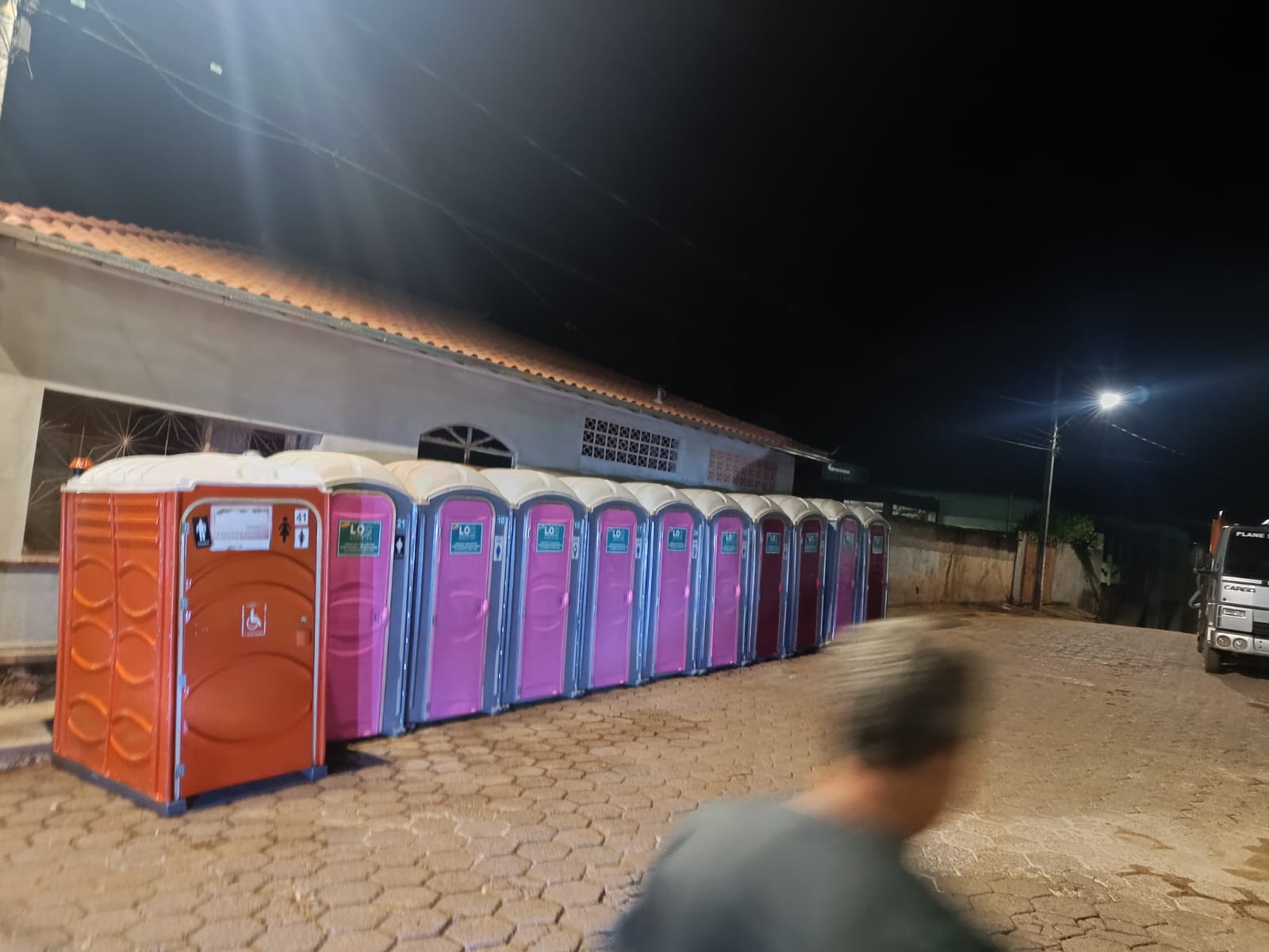Foto real dos equipamentos LOC Banheiro 13